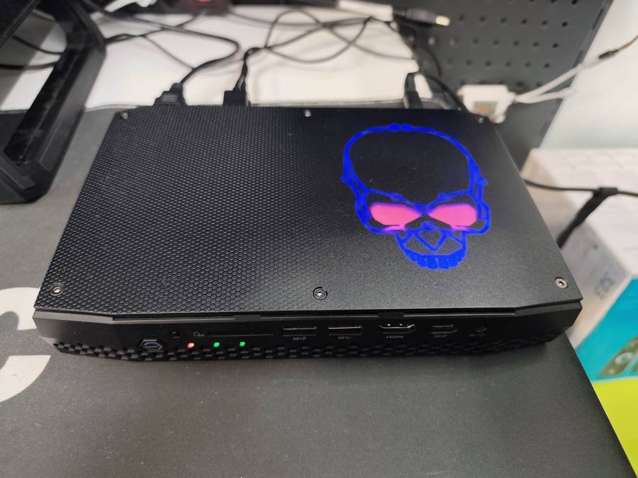 Mini PC Intel NUC8HN