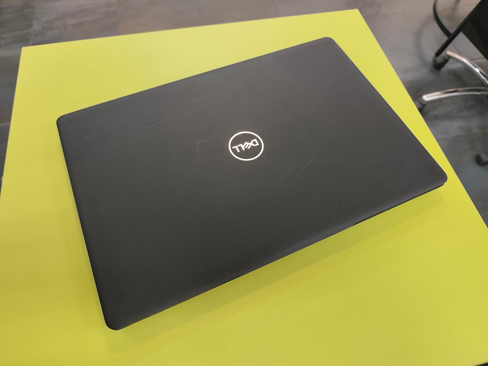 Dell Latitude 3590 foto 2