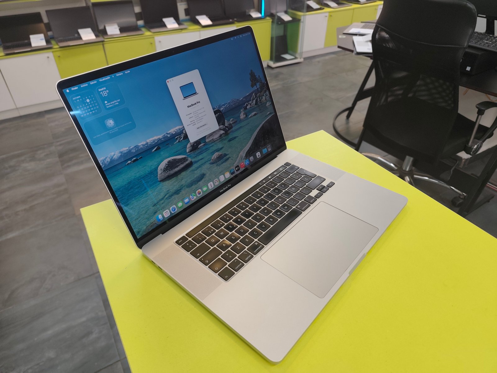 MacBook Pro 16" 2019 Touch Bar i7 16GB SSD 512GB foto 2