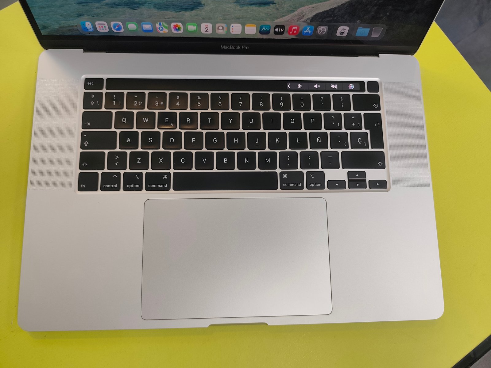 MacBook Pro 16" 2019 Touch Bar i7 16GB SSD 512GB foto 3
