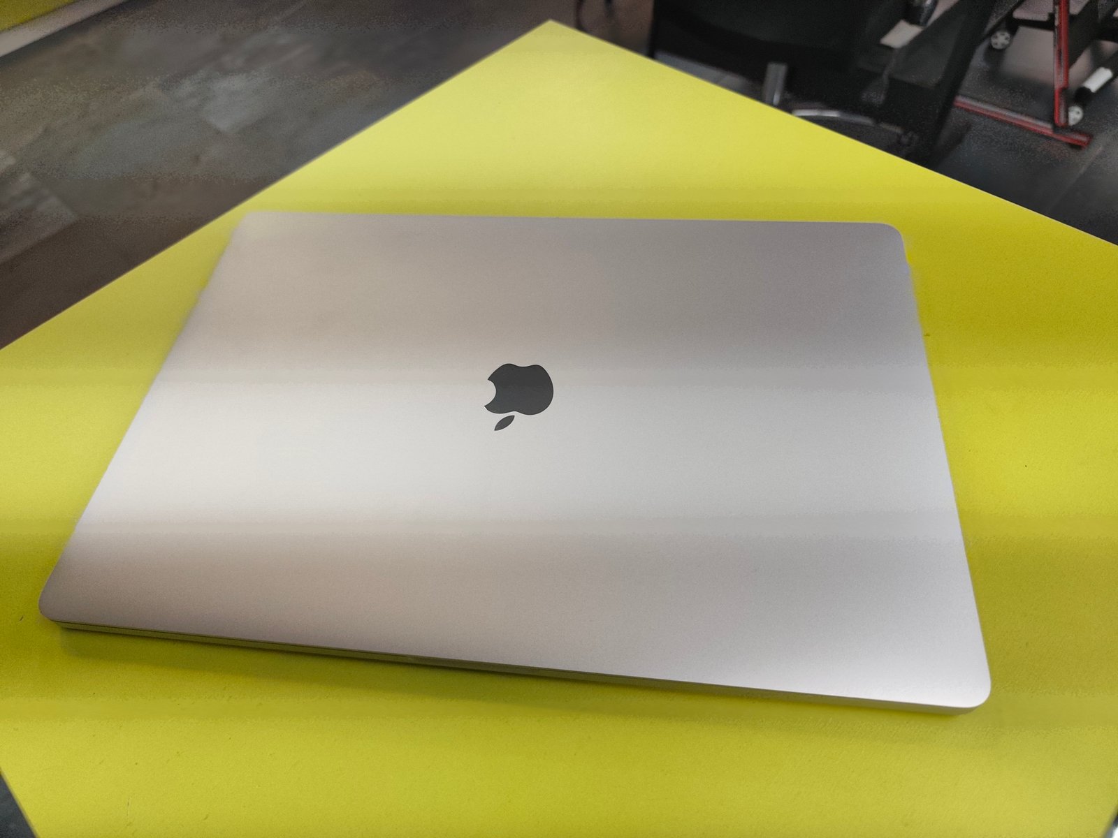 MacBook Pro 16" 2019 Touch Bar i7 16GB SSD 512GB foto 4